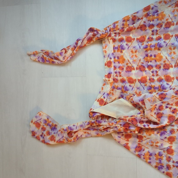 Aerie floral wrap skirt size medium - Picture 7 of 8